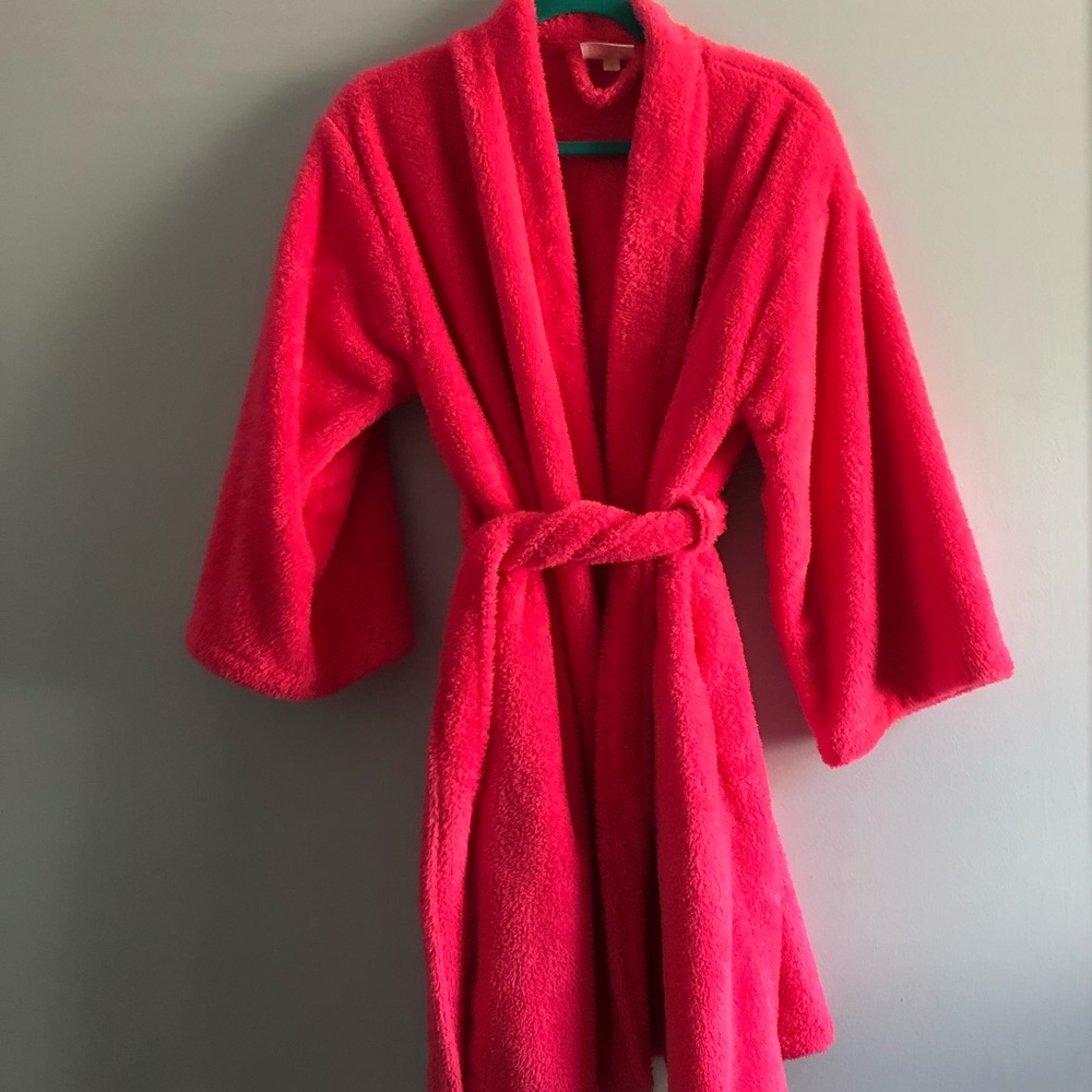 Hot pink fuzzy bath robe with pockets